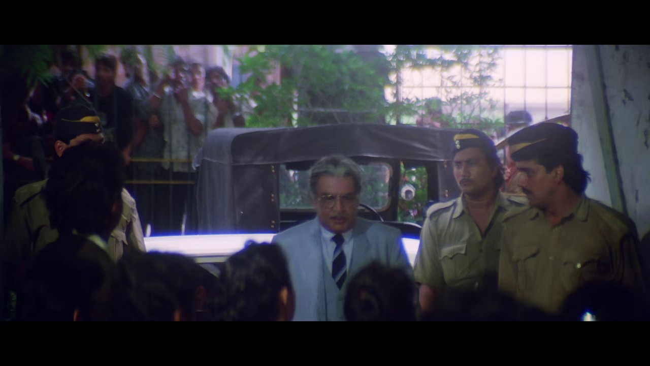 Mr  Bond (1992) AMZN WEB-DL Hindi 720p HEVC DDP 2.0 ESub.mkv.0002